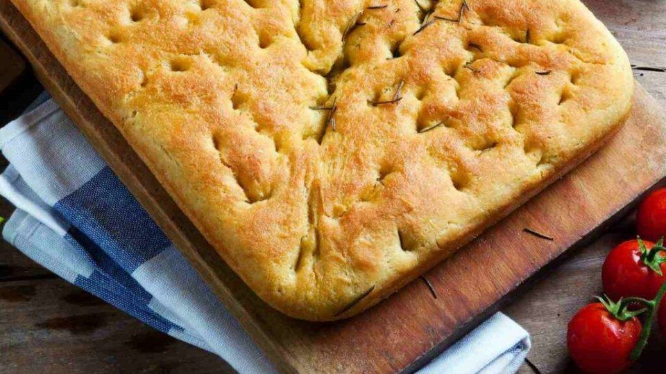 Focaccia senza glutine: usa la farina di riso! Sarà croccantissima e irresistibile. Ecco cosa devi&nbsp;fare