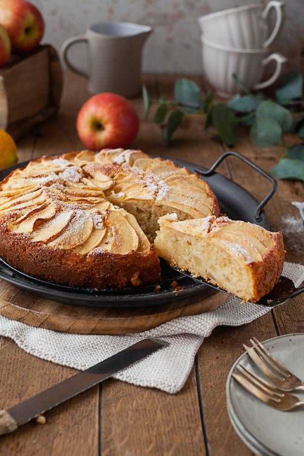 Torta senza zucchero: con mele e uvetta è irresistibile! Non ti servono neanche le uova! Provala subito, bastano 5&nbsp;minuti