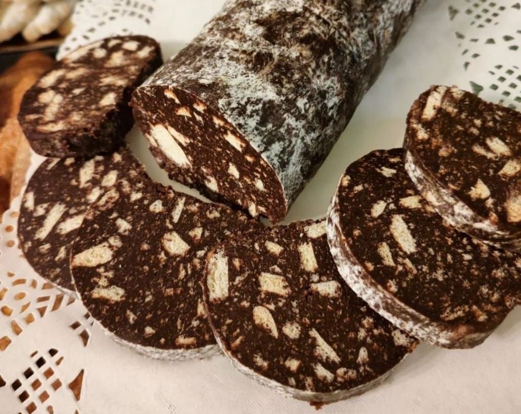 Salame di cioccolato: scopri la ricetta light perfetta per il Natale! Usa gli anacardi. Tutti ne vanno&nbsp;pazzi