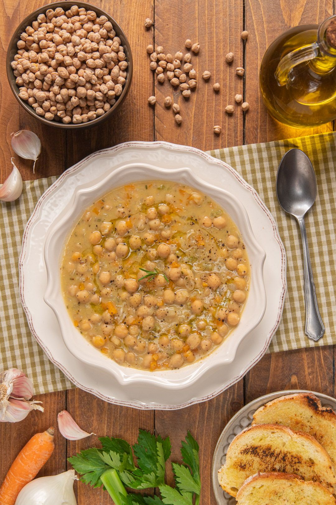 Zuppa di ceci: è cremosa e saporita! Perfetta per le giornate più fredde. Scopri la ricetta da fare subito