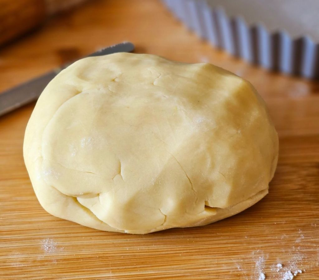 Pasta frolla light: usa l’acqua al posto delle uova e del burro! Ecco la ricetta facile e veloce perfetta anche per i dolci di&nbsp;Natale