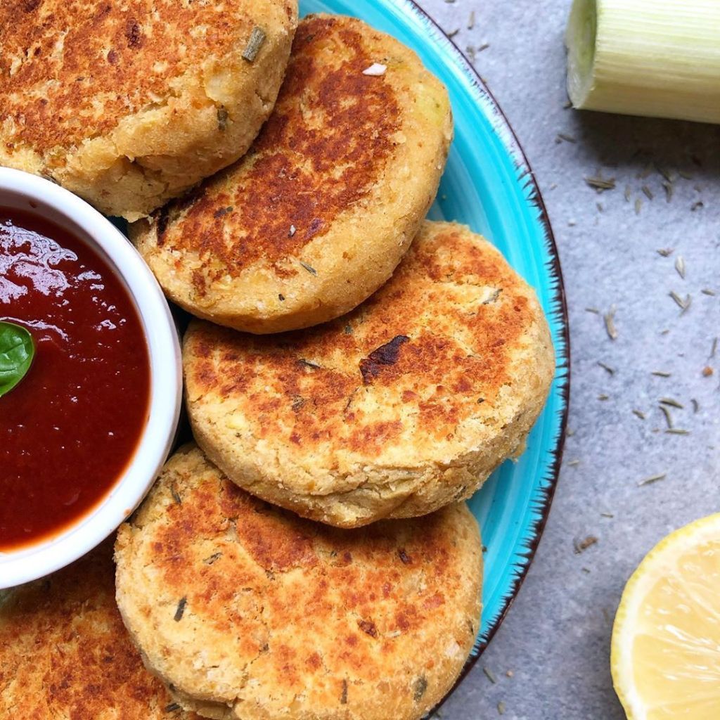 Schiacciatine di lenticchie: con i ceci sono più buone della carne! Non userai nemmeno le uova e piaceranno anche ai bambini! Sono pronte in 5&nbsp;minuti
