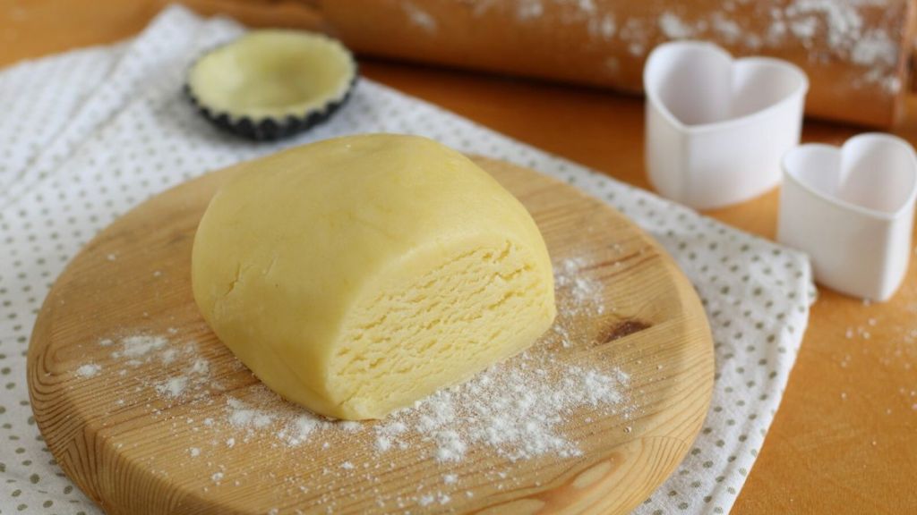 Pasta Frolla Senza Glutine: l’impasto light, senza uova e senza burro perfetto per i tuoi dolci di Natale! La prepari in pochi&nbsp;minuti