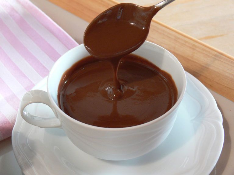 Cioccolata Calda super Cremosa: ecco la ricetta light da fare in 5 minuti! È perfetta anche a&nbsp;Natale