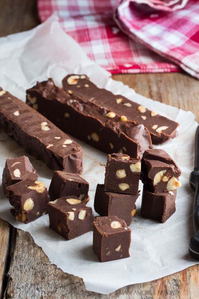 Dolce alle mandorle: con questa ricetta non userai più uova! Aggiungi il cioccolato esarà perfetto per le Feste! Non userai nemmeno il&nbsp;forno