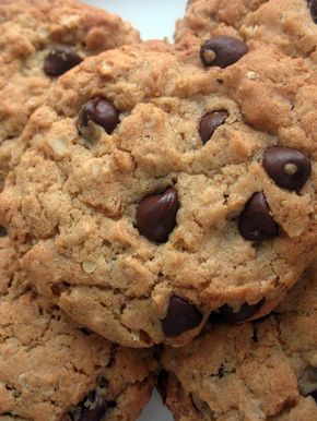 Biscotti alle Mandorle: con le Gocce di Cioccolato sono una vera delizia! Non devi usare neanche le uova. Ecco cosa&nbsp;fare