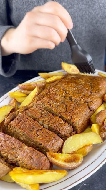 Polpettone di Patate Ripieno: con le verdure è irresistibile! Ecco la ricetta senza carne e senza uova da fare&nbsp;subito
