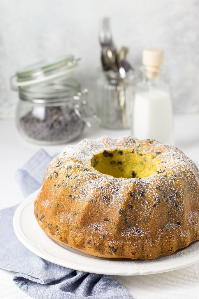 Ciambellone con Gocce di Cioccolato: non ti serve neanche 1 uovo! Prepara l’impasto in 5 minuti. È soffice come una&nbsp;nuvola