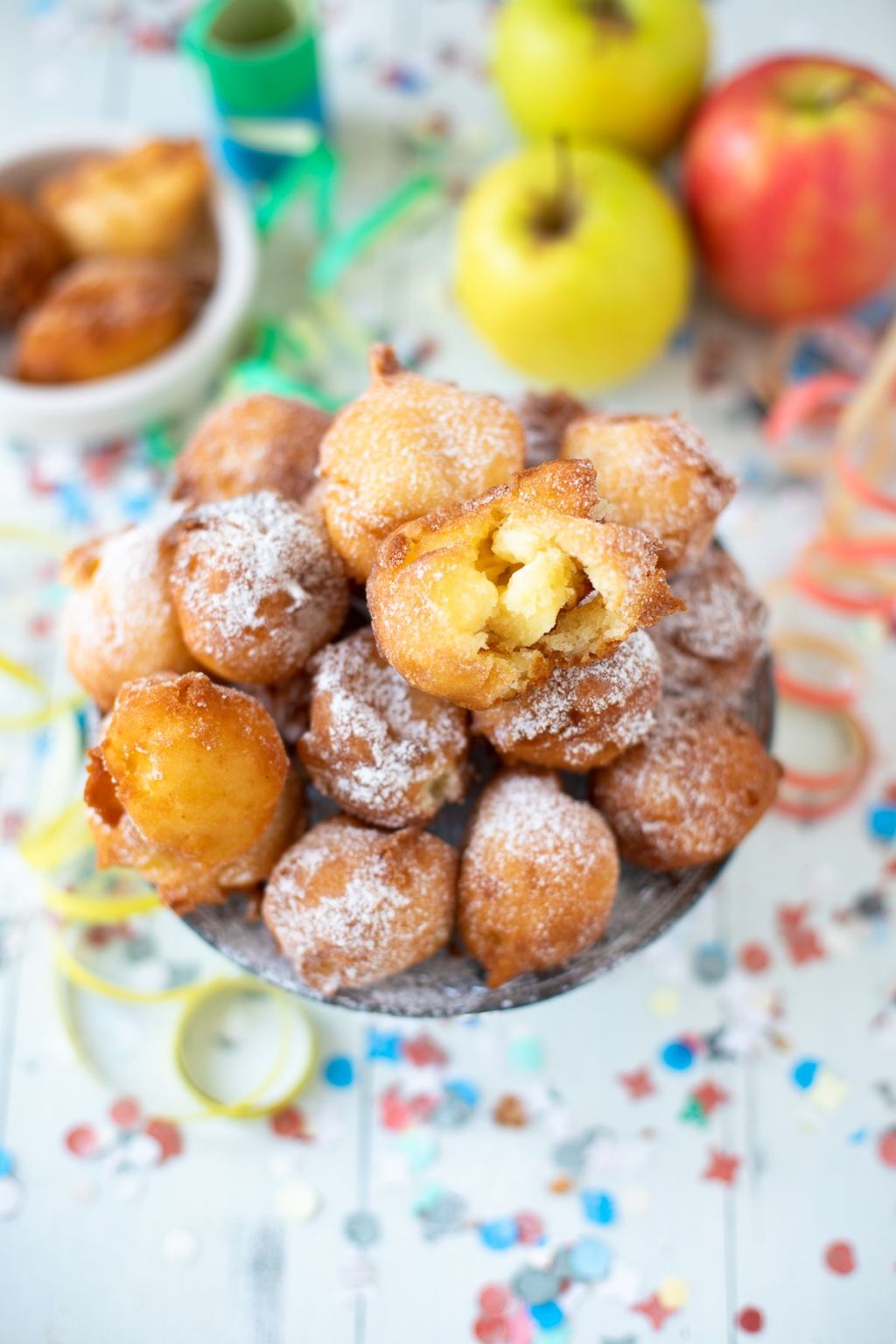 Castagnole di Mele al Forno: per questo Carnevale non devi utilizzare le uova! Sono golosi e salutari! Piacciono soprattutto ai&nbsp;bambini