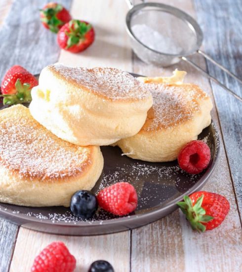 Fluffy Pancake: prova la versione senza uova e senza lattosio da fare in 5 minuti! Sono soffici come una&nbsp;nuvola
