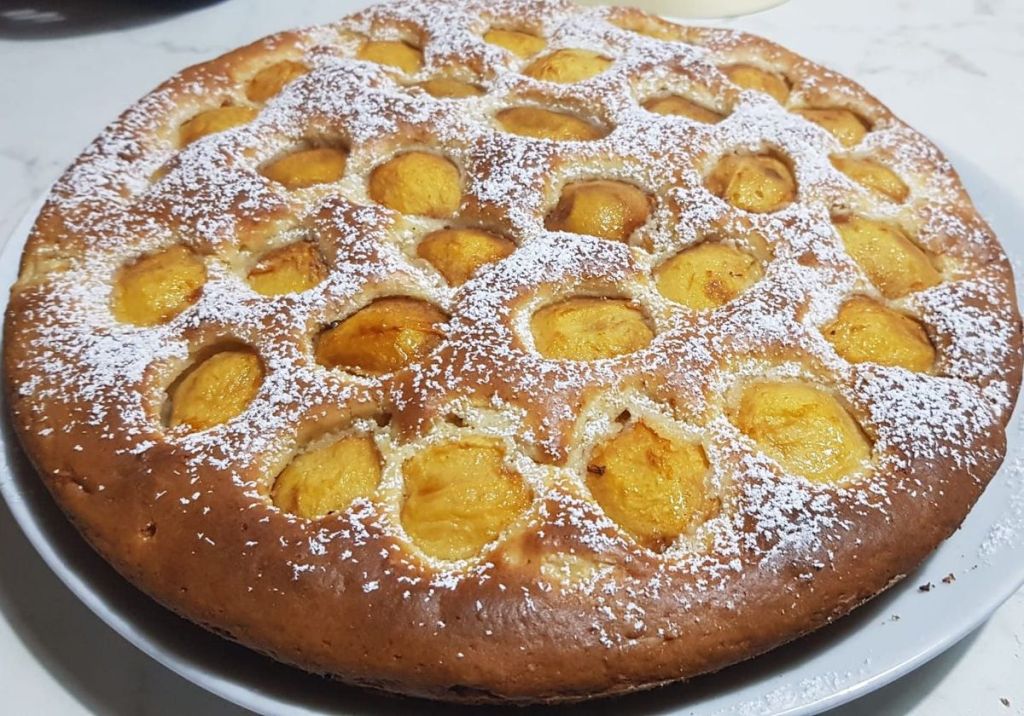 Torta alle Nespole: ecco il dolce super soffice che profuma di Primavera! Non devi usare nemmeno 1&nbsp;uovo