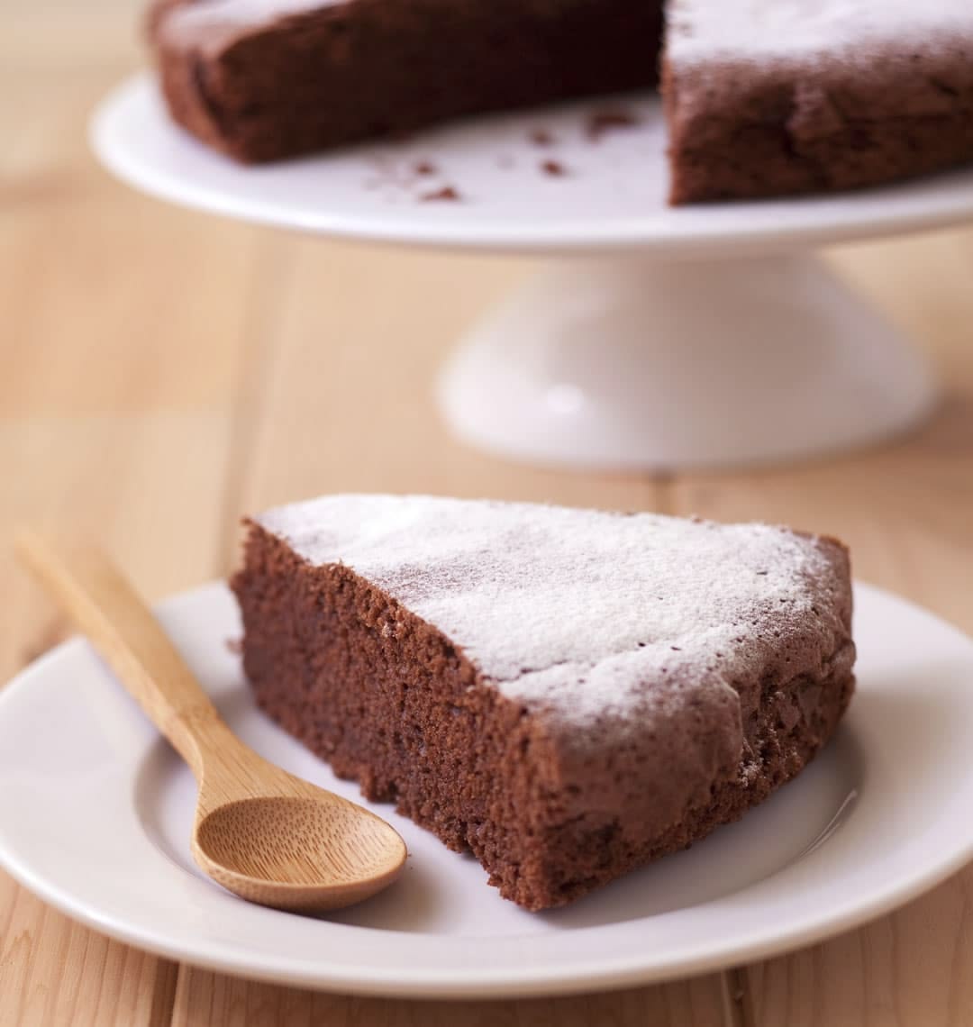 Torta al Cioccolato: servono solo Acqua e Farina d’Avena! Non userai più uova e burro! Preparala in 5 minuti, è anche senza Glutine
