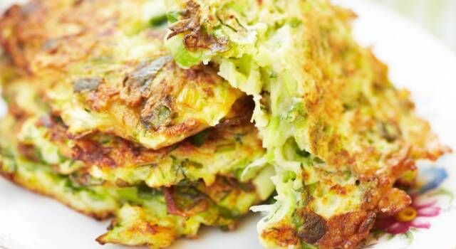 Schiacciatine di Verdure: usa 1 Patata, 1 Zucchina e 1/2 Cipolla! Aggiungi anche la Farina di Ceci e riuscirai a far mangiare le verdure anche ai bambini