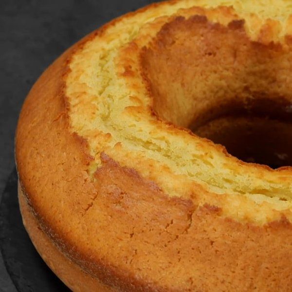 Ciambellone Soffice: sembra una nuvola! Niente uova e niente burro nell’impasto! Prova la facile ricetta da fare in 5 minuti! A colazione sarà irresistibile