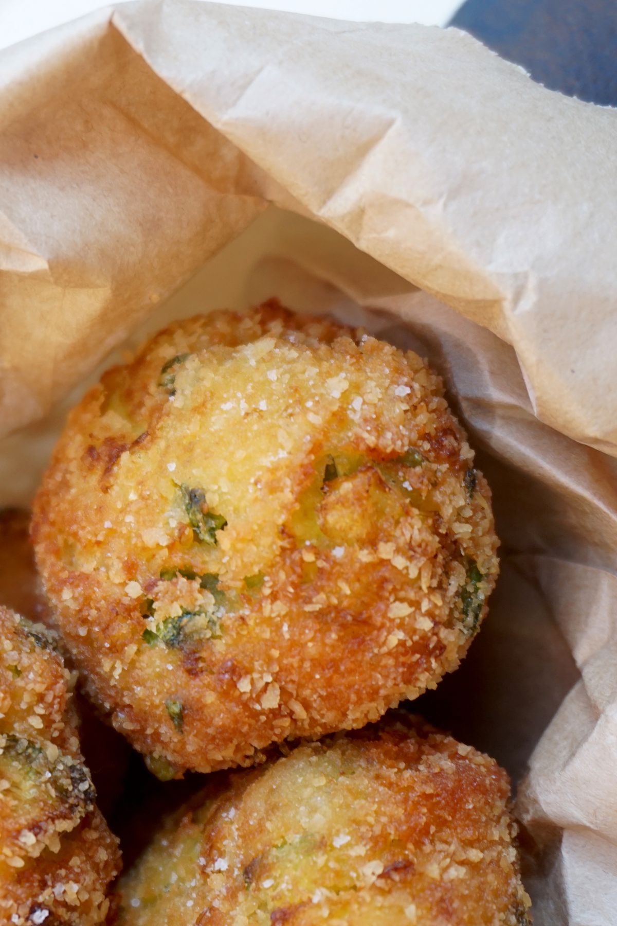 Polpette di Cipolla: con la Farina di Ceci saranno croccanti e irresistibili! Portale a tavola e piaceranno anche ai bambini! Non userai più uova